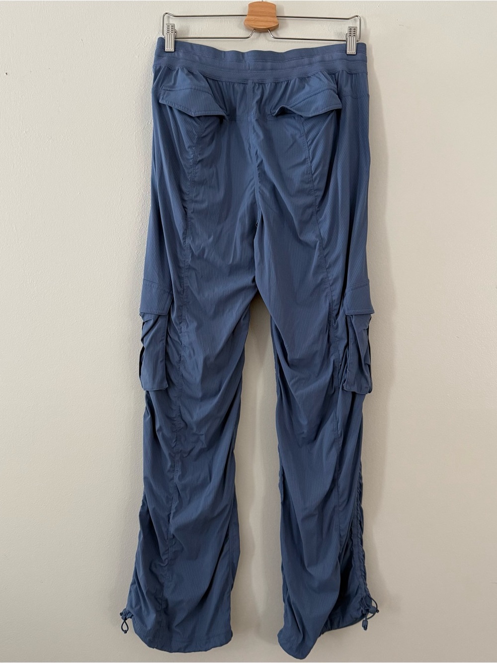 Lululemon Dance Studio Relaxed Fit Mid Rise Cargo Pant Size Medium  Oasis Blue - Picture 3 of 5